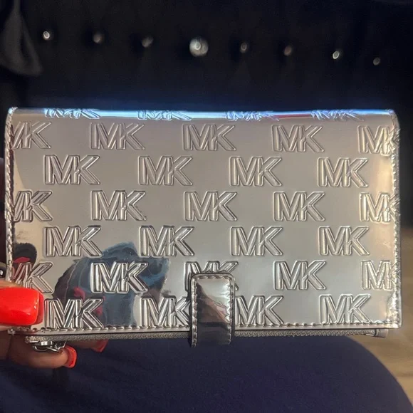 Michael Kors Shiny Silver MK Logo Wallet - Picture 4 of 4